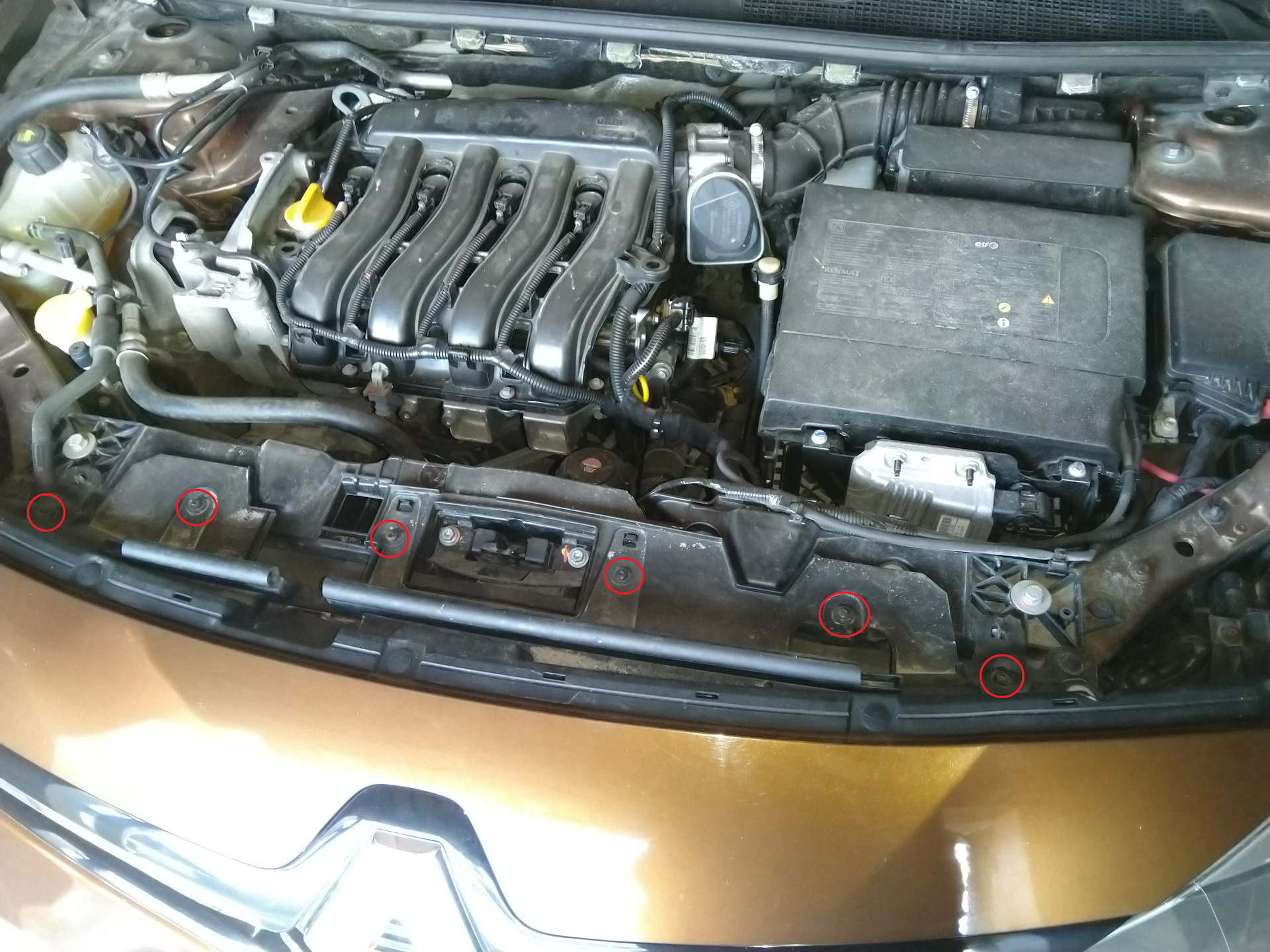 регулировочные болты фар renault fluence. Renault fluence снятие переднего бампера. бампер рено флюенс передний. рено меган 3 без бампера. снять переднюю флюенс.