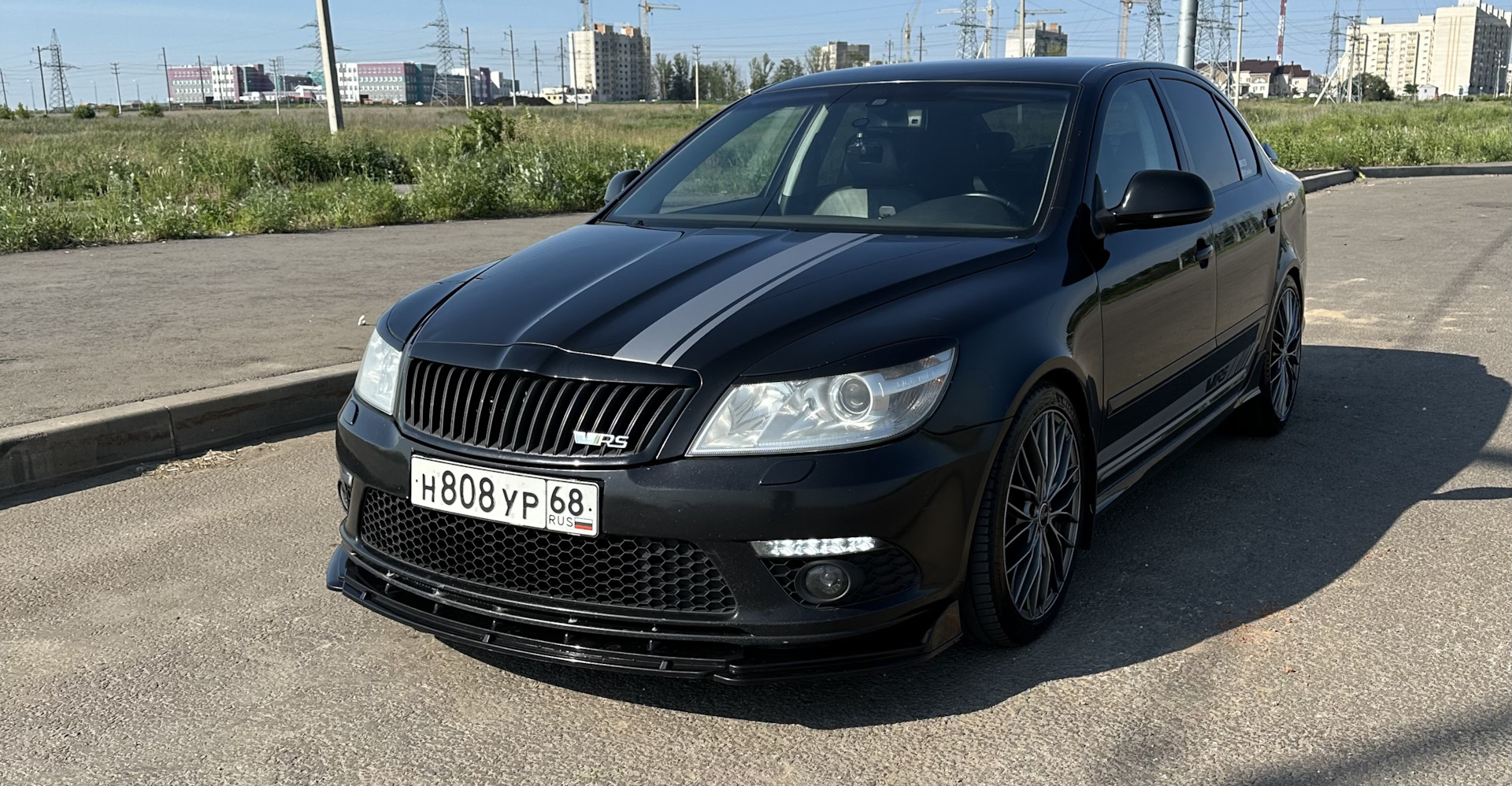 Полосы на низ дверей с лого V/RS и капот, наклейки. — Skoda Octavia A5 Mk2,  1,8 л, 2010 года | стайлинг | DRIVE2