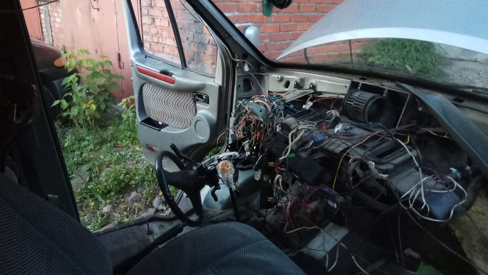 Проблема #1: Соболь включает Ближний Свет, только когда вентилятор ...