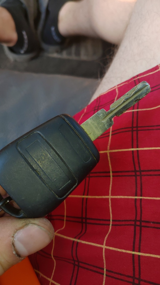 Замена батарейки в ключе — BMW 5 series (E39), 2,5 л, 1999 года ...