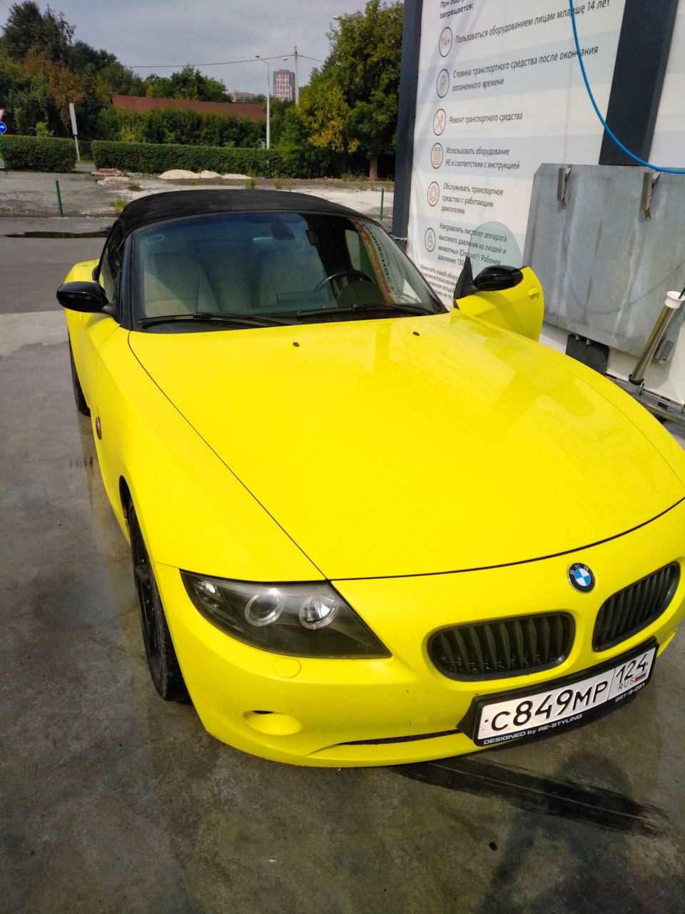 BMW z4 желтая