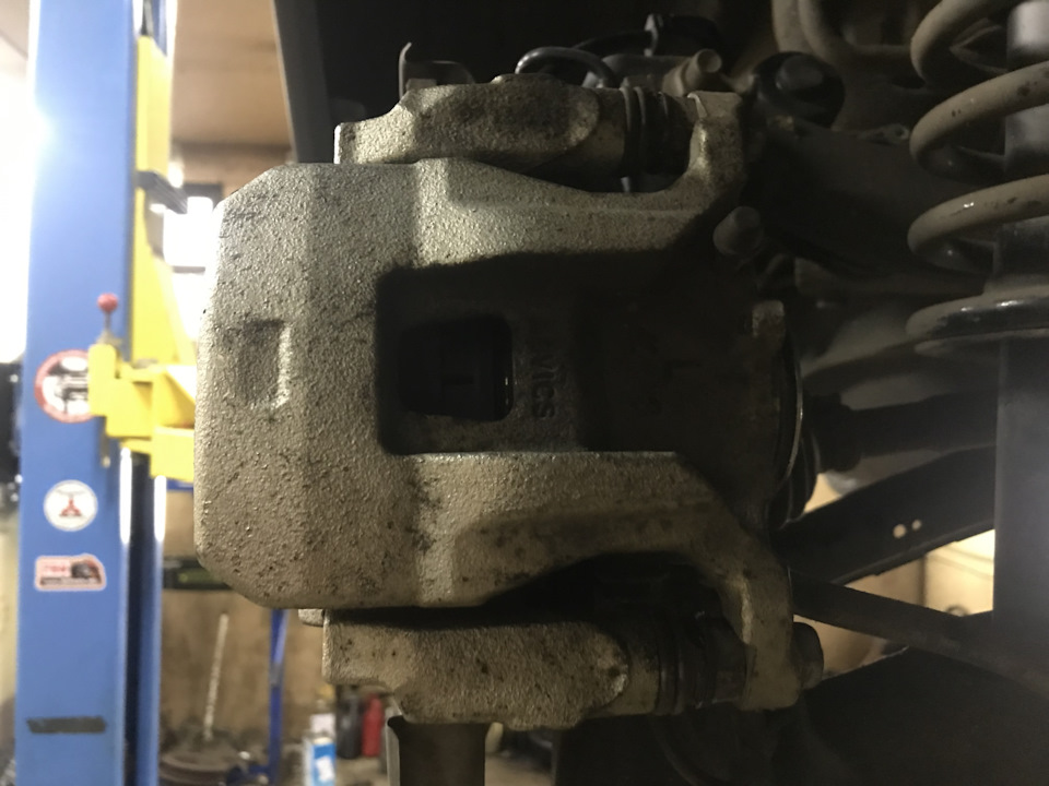 Электро ручник, или замена тормозных колодок своими руками без ...