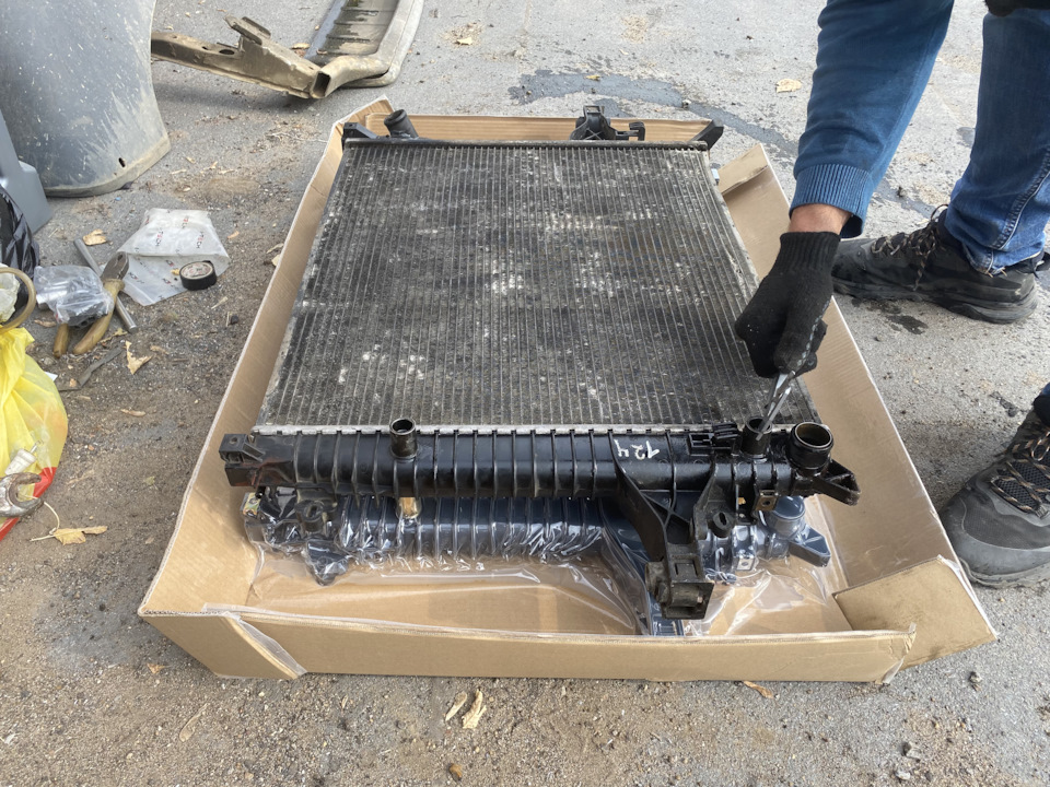 Сравнение старого и нового перед вскрытием защитной плёнки, а то малоли что, как говорится. — Volvo XC90 (1G)