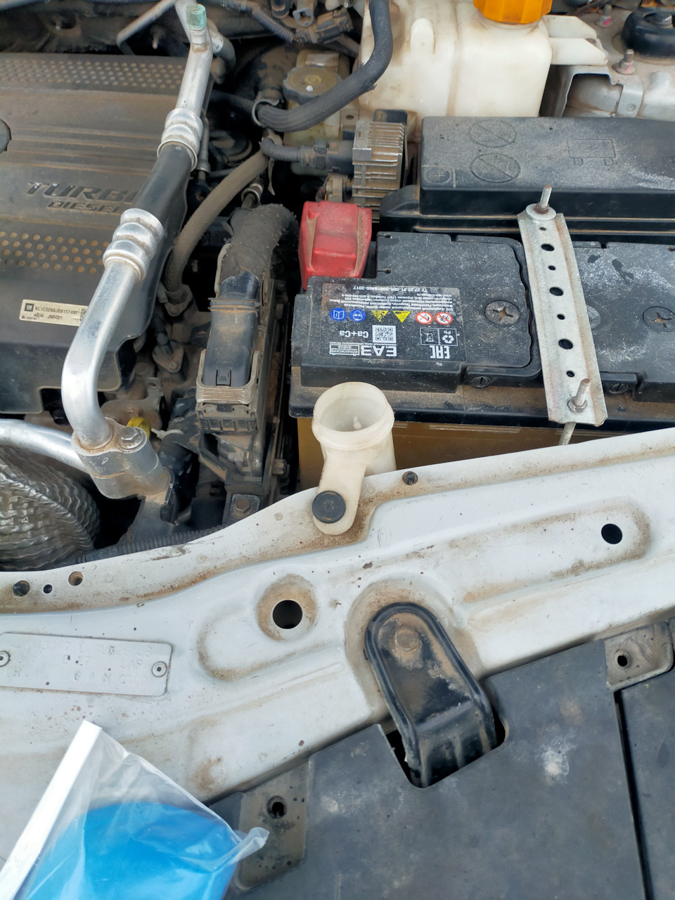 Как снять горловину крышки. Как снять горловину крышки. Что такое в крышке бензобака на киа к5. Honda civic 4d 2007 горловина бензобака. Как снять горловину крышки.