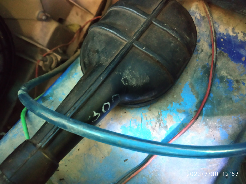 Замена пыльника троса сцепления. — Москвич 2141, 2 л, 1999 года ...