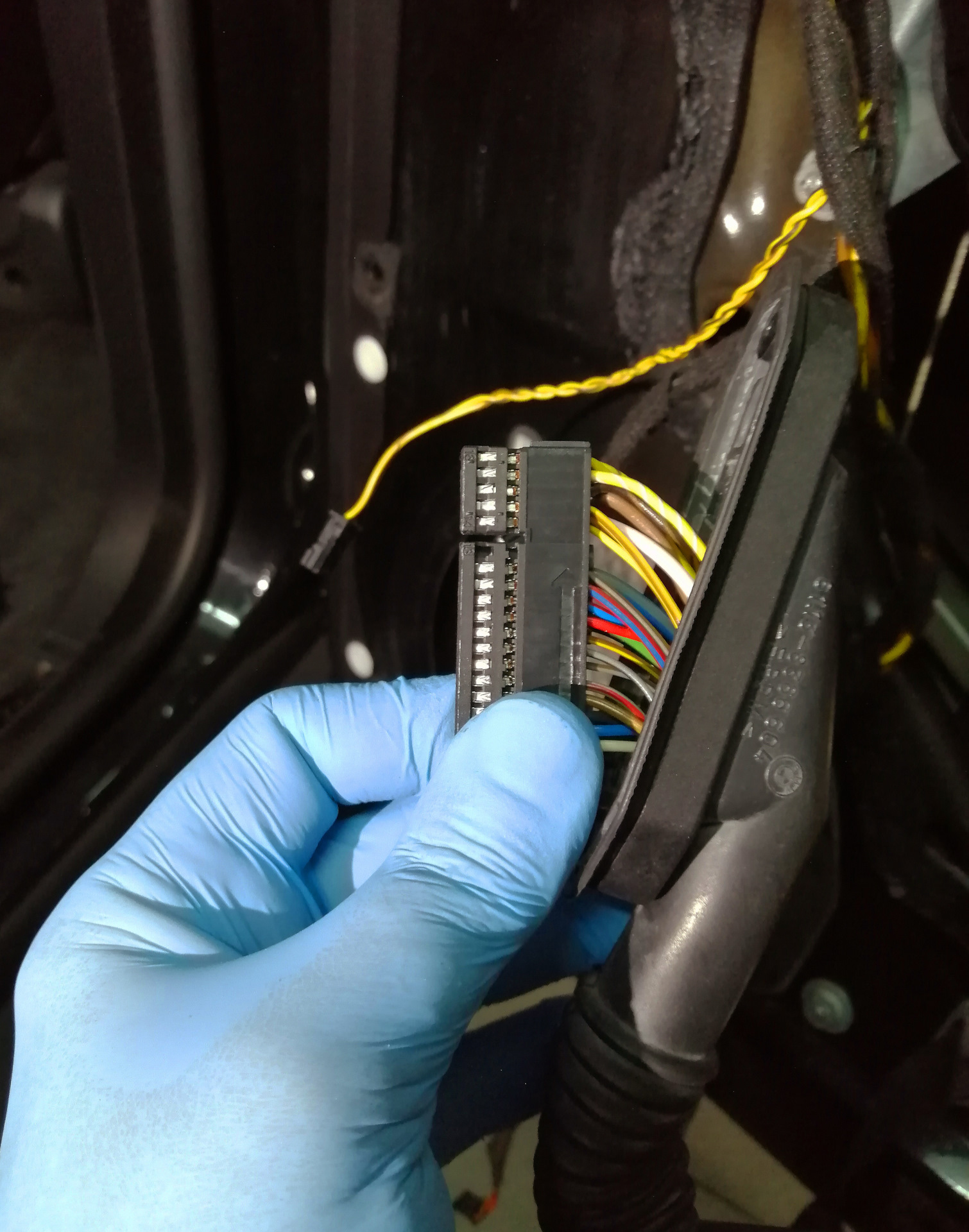 Два усилителя DSP2. Штатные сабы в задние двери шаг 1. — BMW X5 (E53 ...