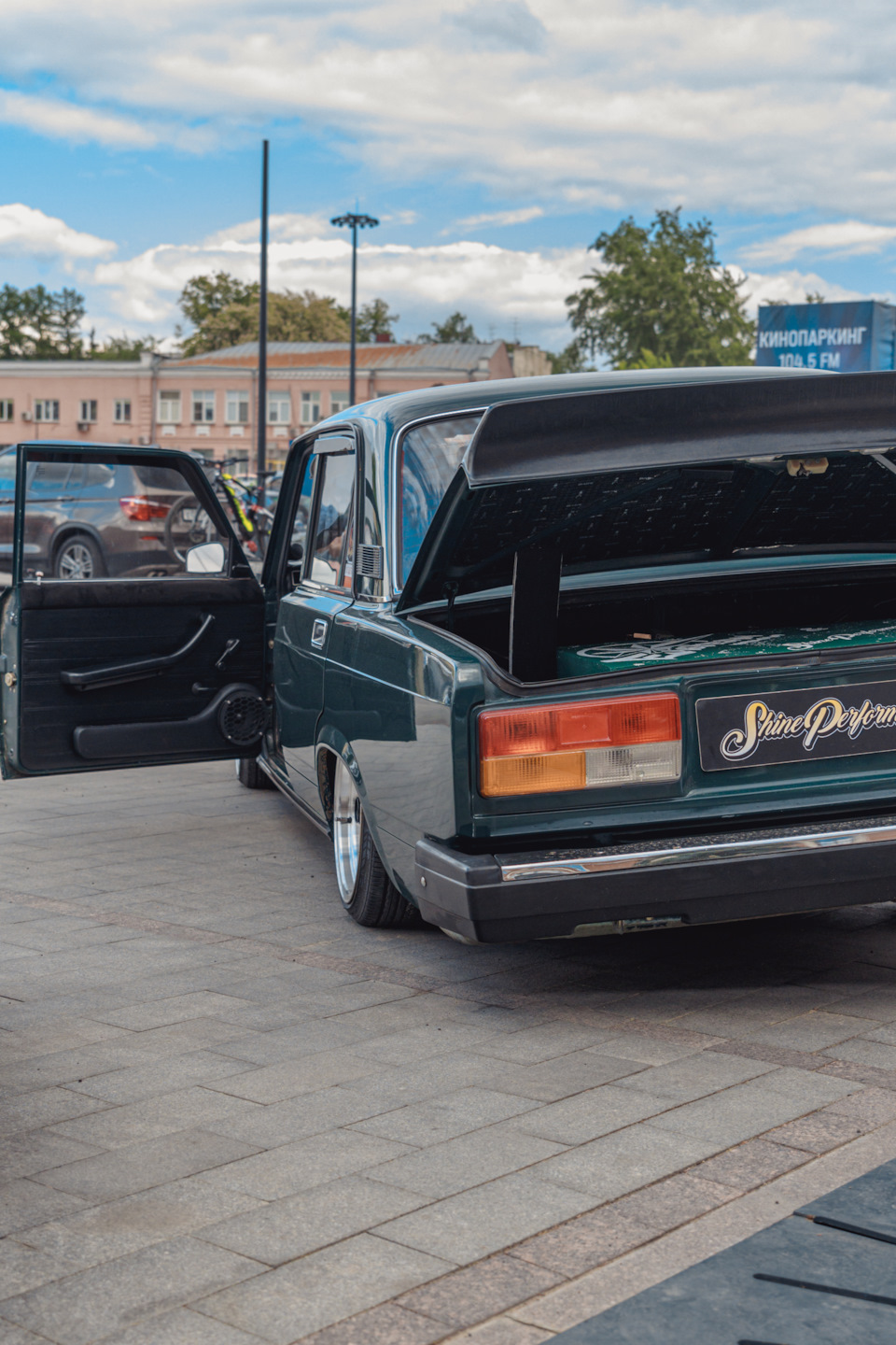 Ваз 2107 лоурайдер и с музыкой. Выставка авто в Депо. Моя фоторабота. —  Сообщество «Автотюнинг» на DRIVE2