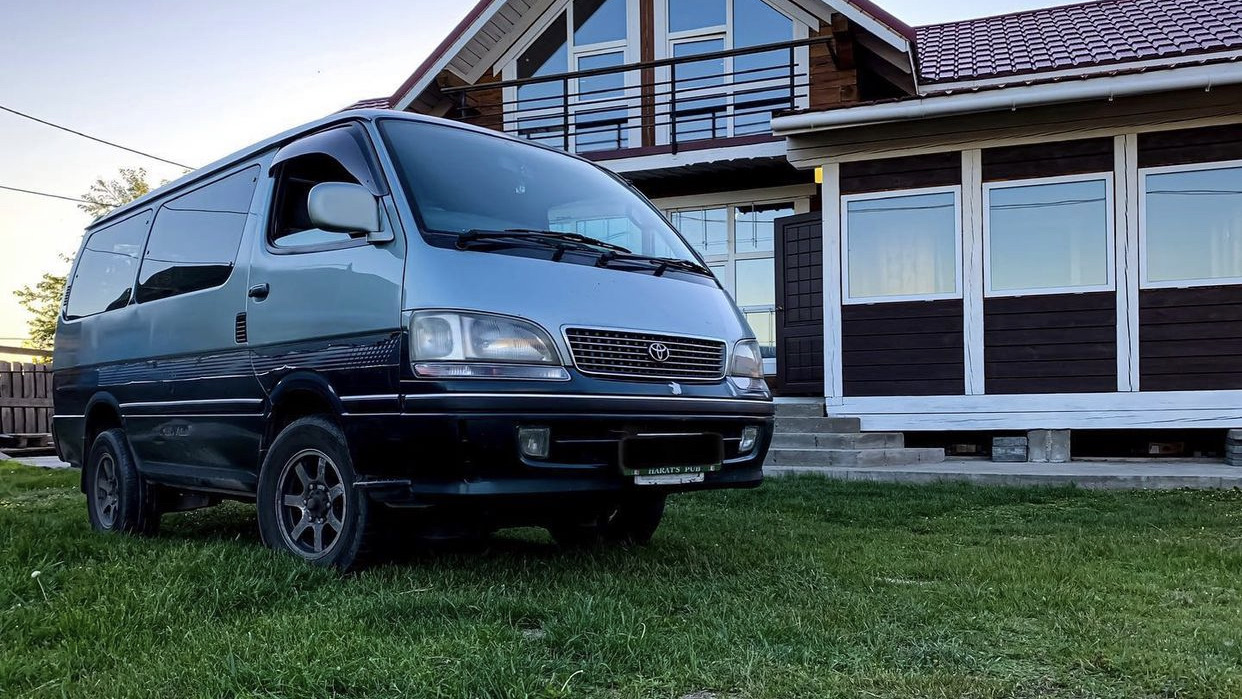 Тойота хайс 2000 года фото. Тойота хайс 2000г. Такси чита сретенск. Тойота хайс 2000г. 0 дизель.