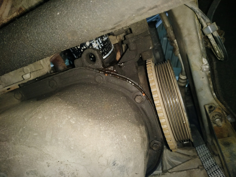 Угадайте с одного раза, откуда покапало антифризом))) — Lada Гранта Лифтбек (2G)