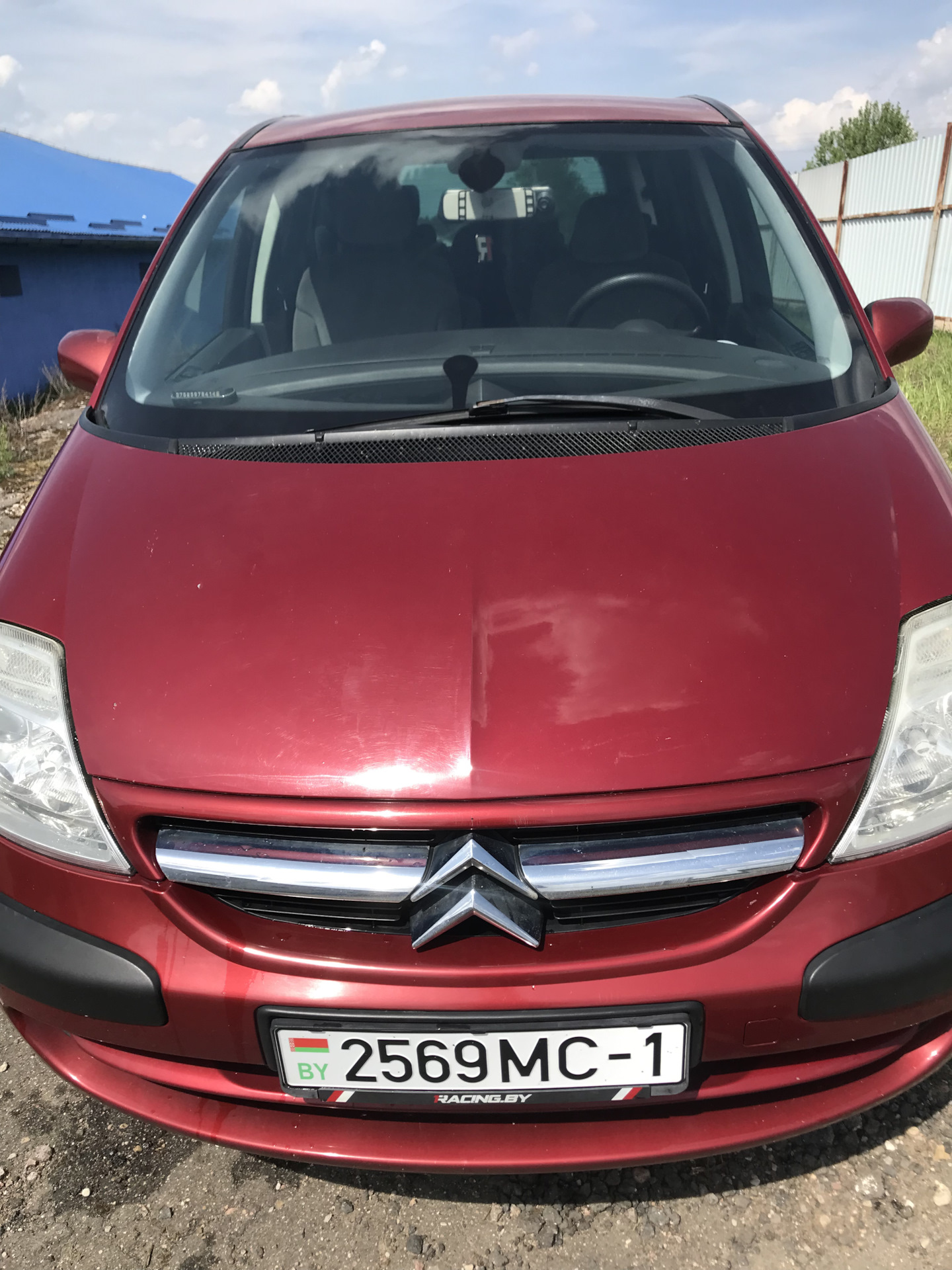 Новые колпаки/лампочки в ближний свет/полировка фар — Citroen C8, 2,2 л,  2005 года | тюнинг | DRIVE2