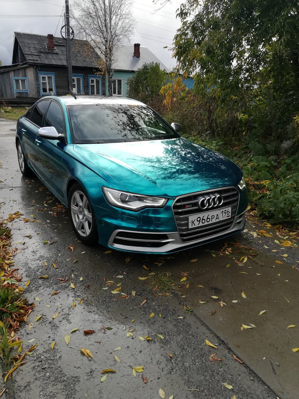 Audi a6 бирюзовая