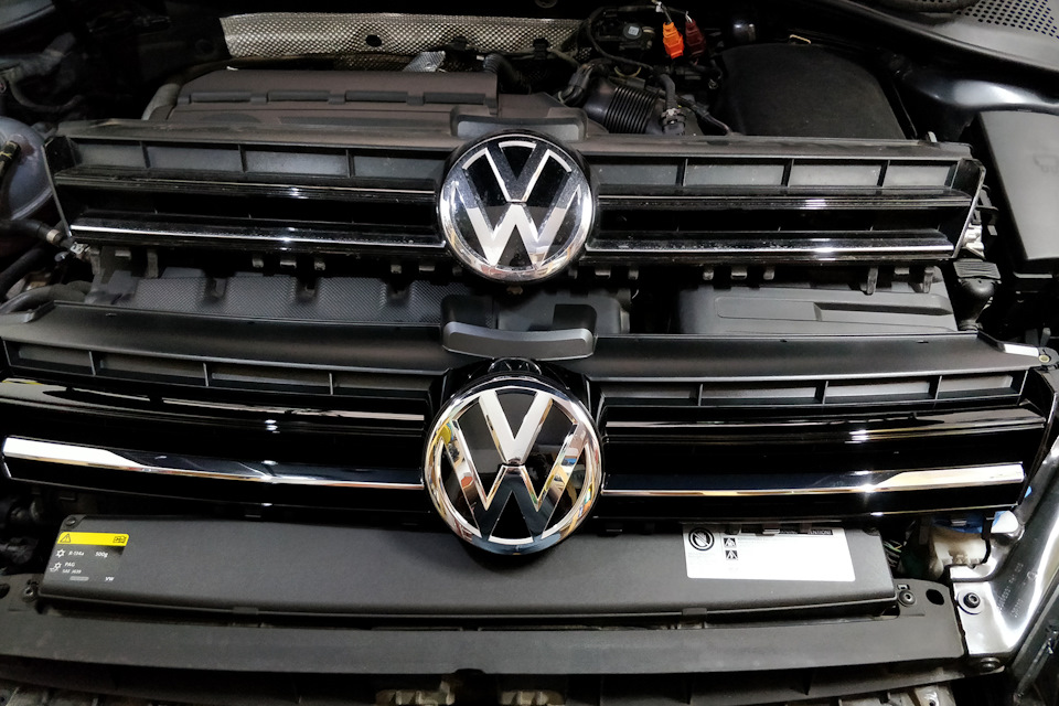 Old (top) and new (bottom) — Volkswagen Golf Mk7