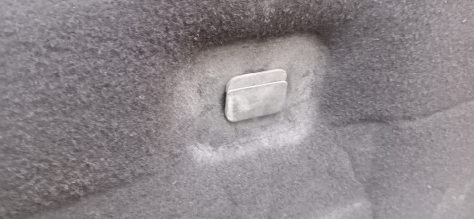 Замена утеплителя капота — Ford Focus Sedan II, 1,8 л, 2010 года ...