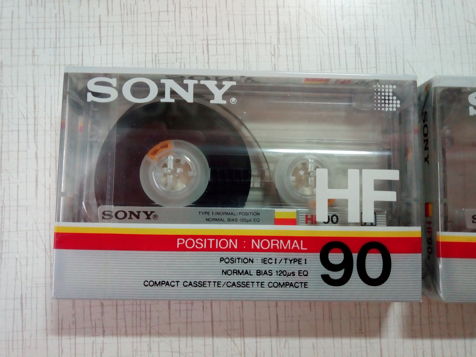 Две кассеты. Кассеты Sony LP 90. Аудиокассеты Sony ZX. Аудиокассета прозрачная Sony HF 90. 2pac кассета.