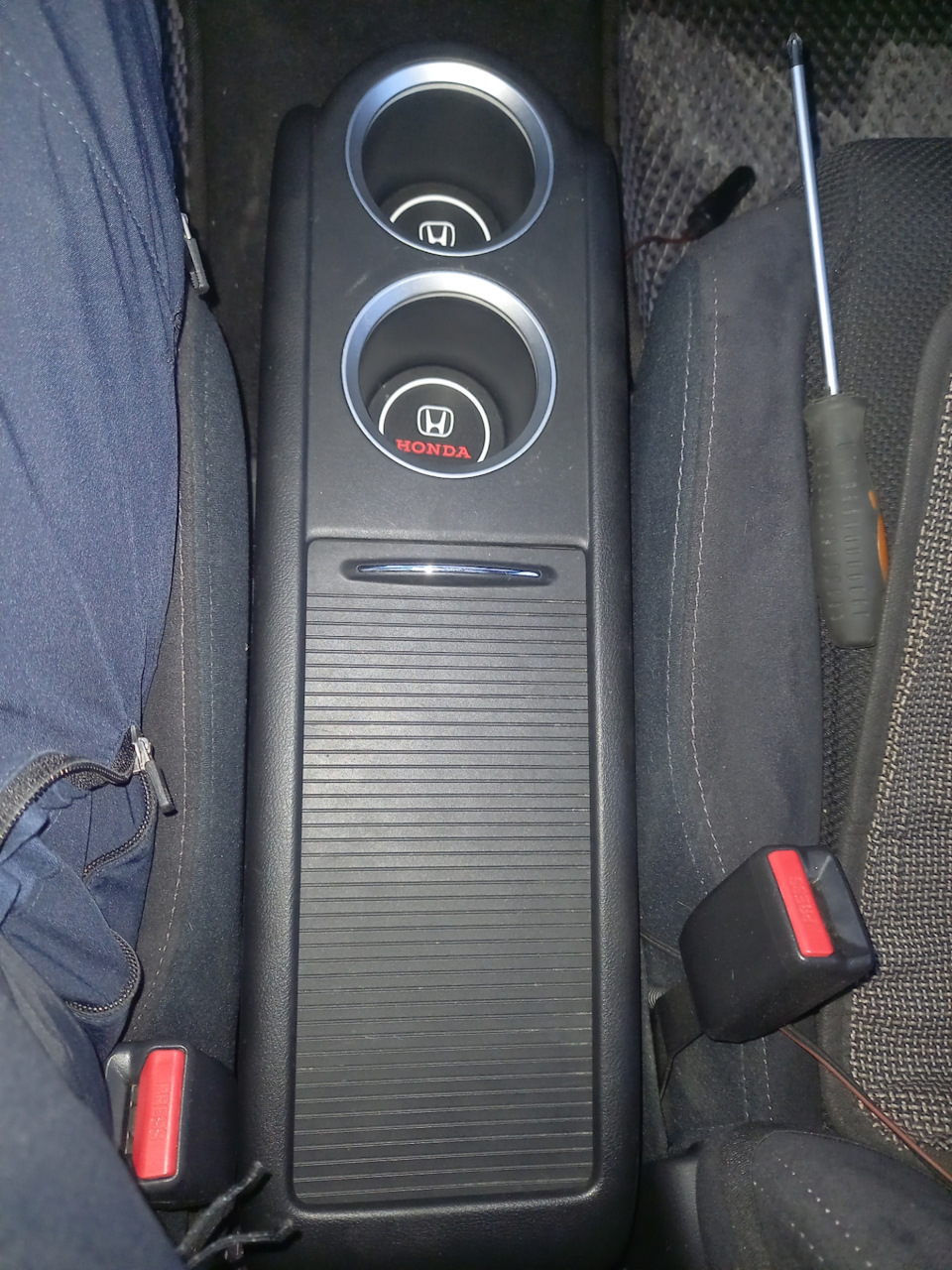 Подстаканник — Honda Stream (RN6-9), 1,8 л, 2009 года | аксессуары | DRIVE2