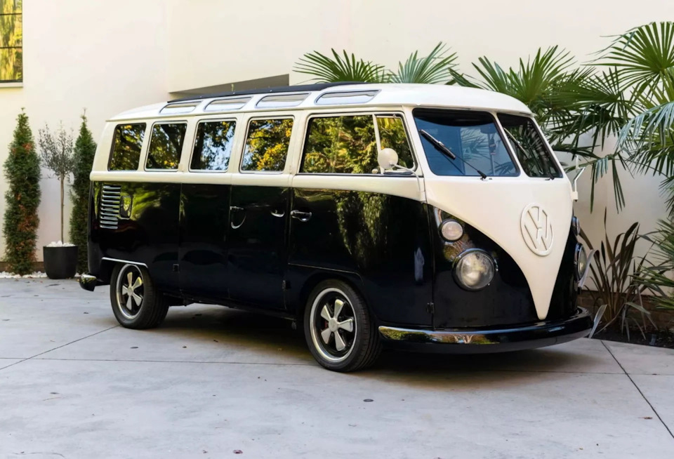 Со вкусом отреставрированный автобус VW T1 Samba оснащен двигателем Porsche  — DRIVE2