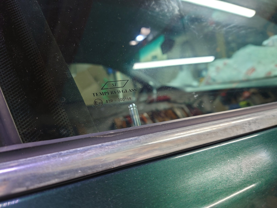 Фото в бортжурнале Audi A8 (D2). Запчасти на фото: 43R000164