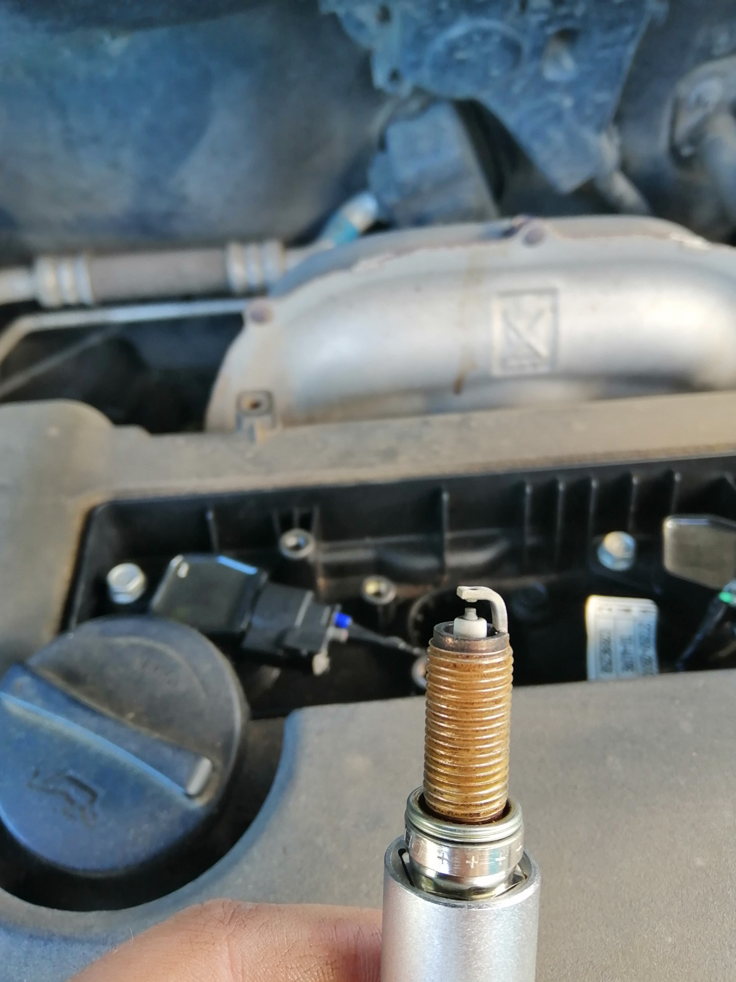 Свечи зажигания. — Hyundai Elantra (4G), 1,6 л, 2010 года | плановое ТО ...