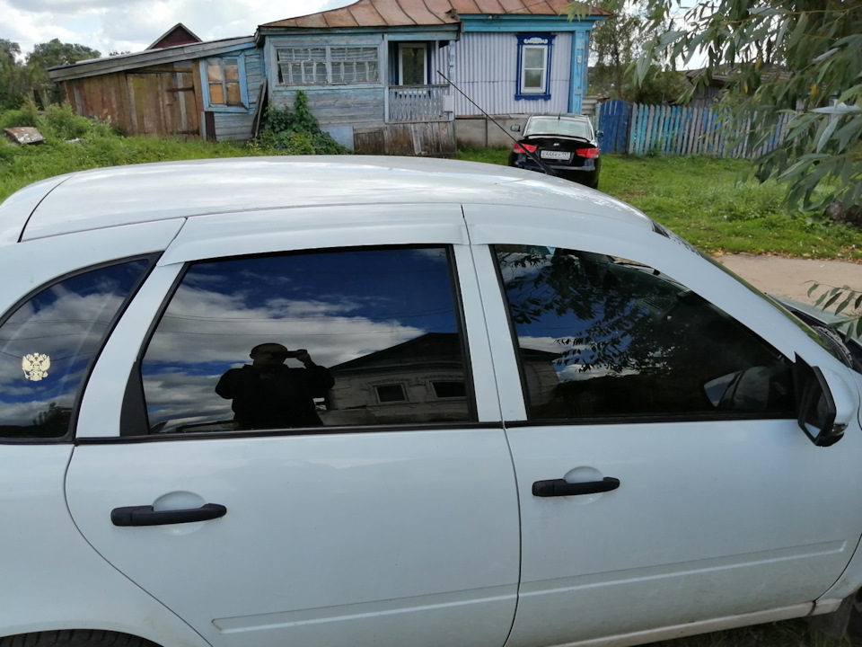 Дефлекторы в цвет машины — Lada Калина хэтчбек, 1,6 л, 2011 года ...