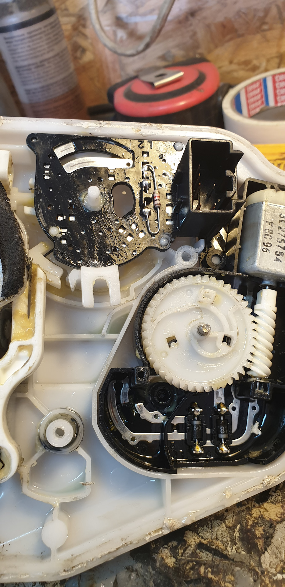 После чистки и нанесение LIQUI MOLY Спрей для контактов и электропроводки Electronic Spray — Mazda 6 (2G) GH