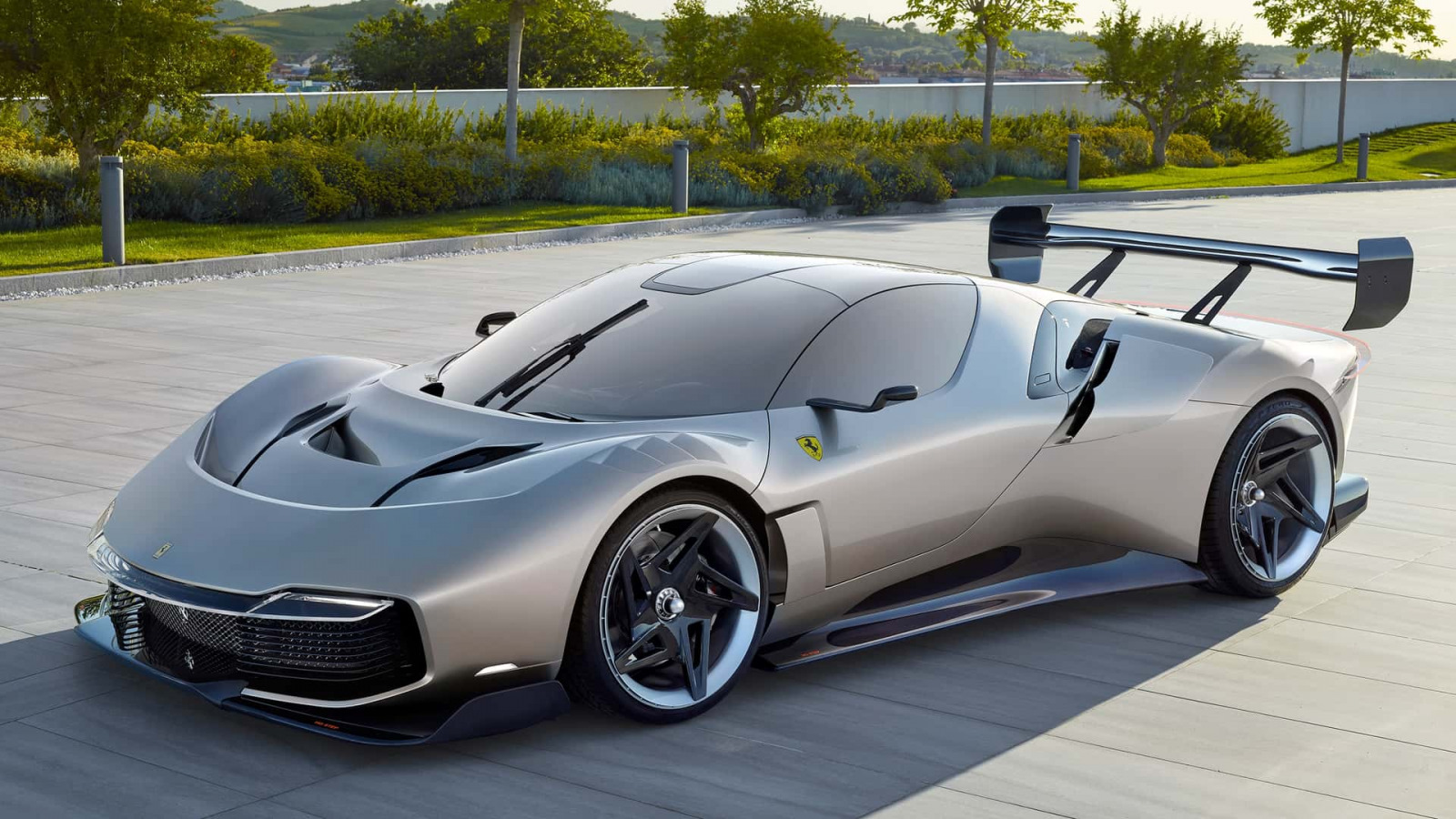 Гиперкар Ferrari 2023