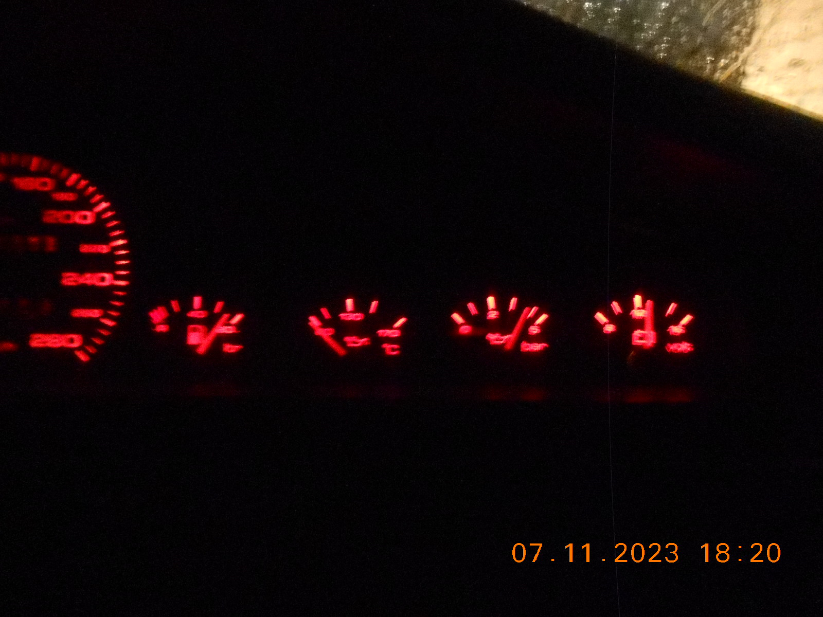Подсветка кнопок и приборов/ Разъем USB в авто/ — Audi 100 (C3), 2,3 л ...