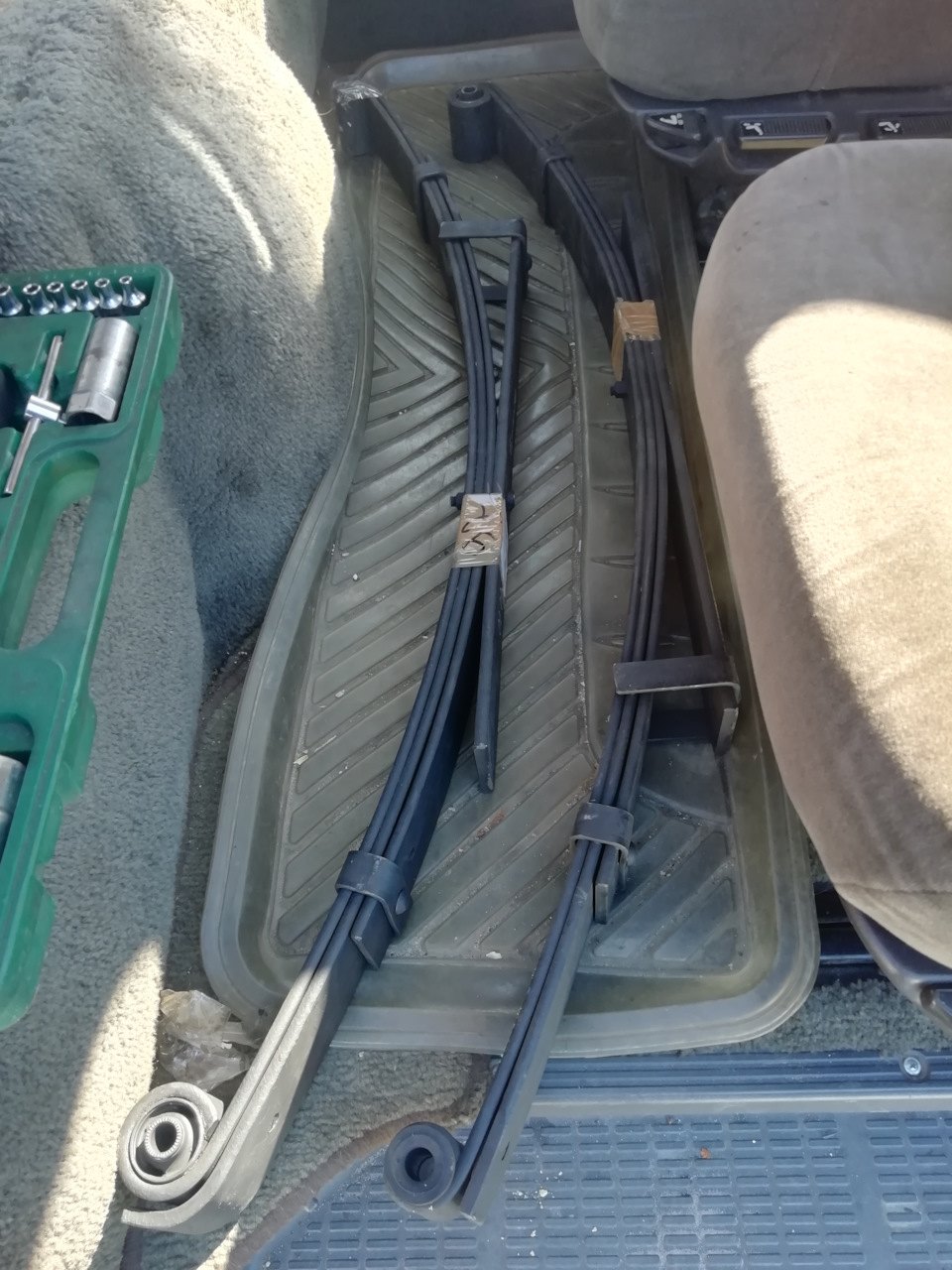 Новые рессоры — Mitsubishi Delica (P35W)