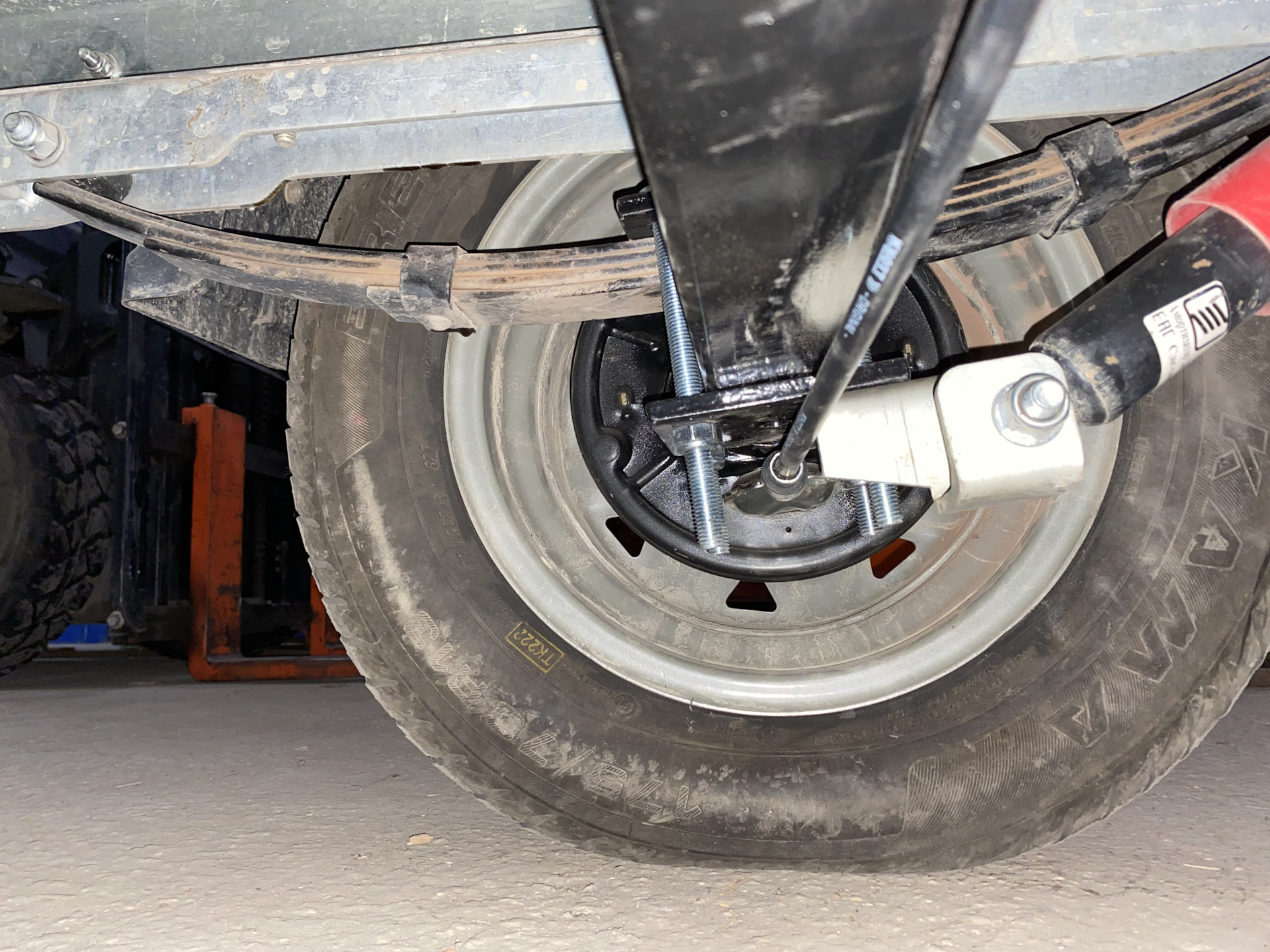 Установка тормоза наката на Прицеп — платформа Бизнес 112550 Евро ...