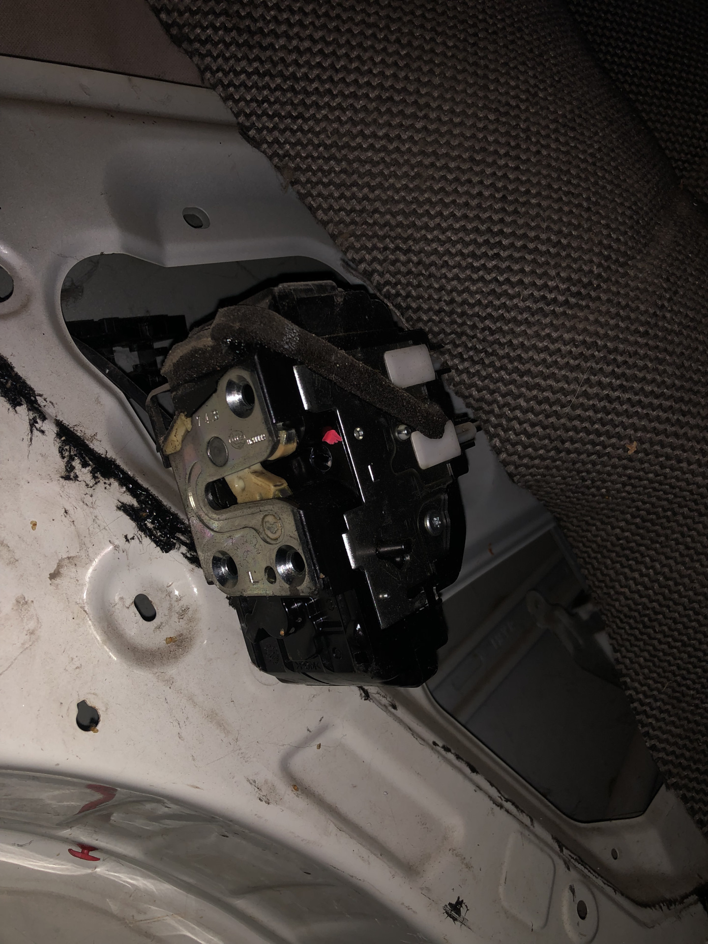 Замок задней левой двери — Nissan Teana (J31), 2,3 л, 2007 года ...