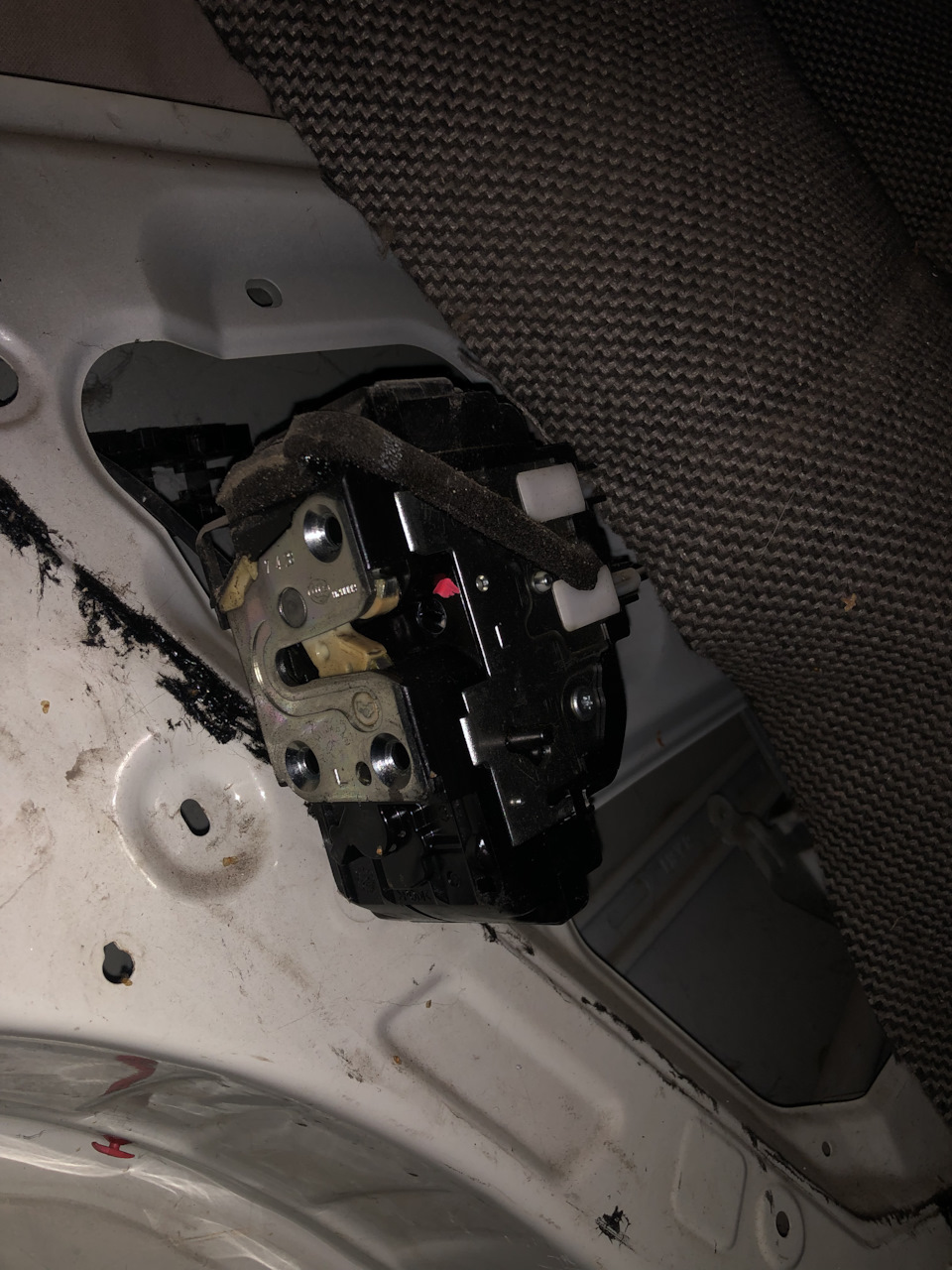 Замок задней левой двери — Nissan Teana (J31), 2,3 л, 2007 года ...