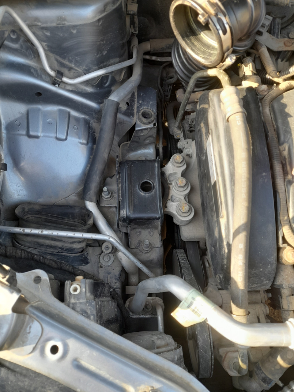 Чистка дроссельной заслонки и замена правой подушки двигателя — DRIVE2