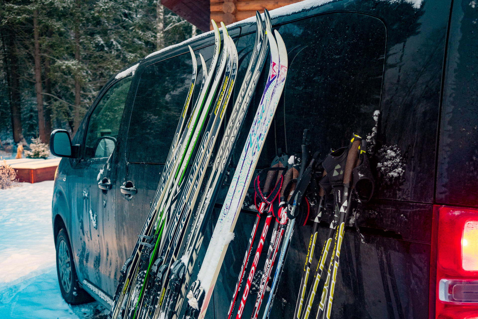 багажник для лыж. крепеж для лыж на chevrolet trailblazer. лыжное крепление атлант 8551. крепление для лыж для tlc 200. багажника автомобиляuv461c carmate.