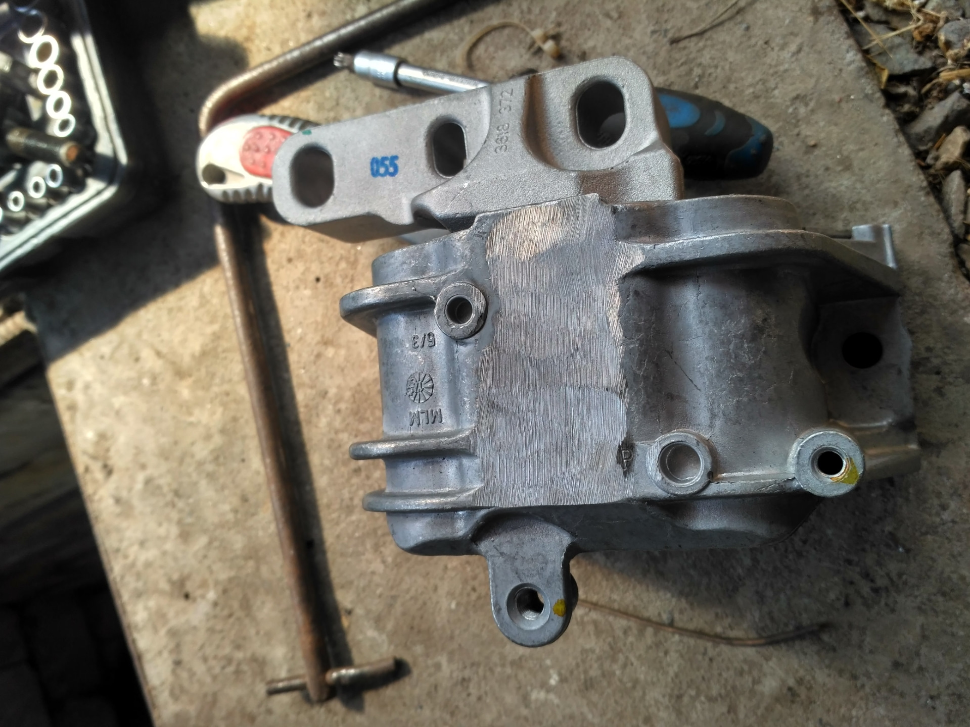 Замена подушки двигателя — Skoda Octavia A5 Mk2, 2 л, 2007 года ...