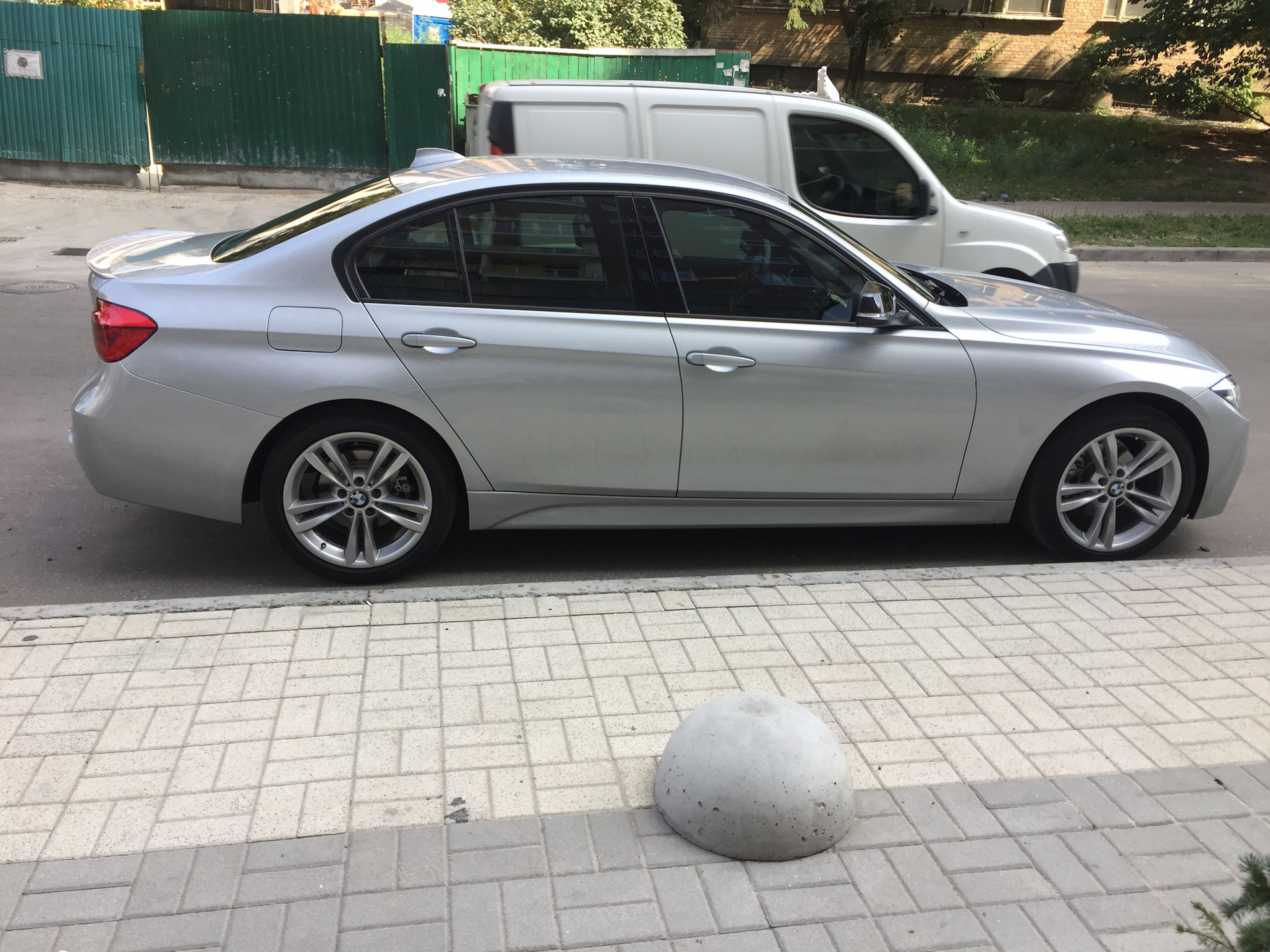 BMW f30 серебристый металлик