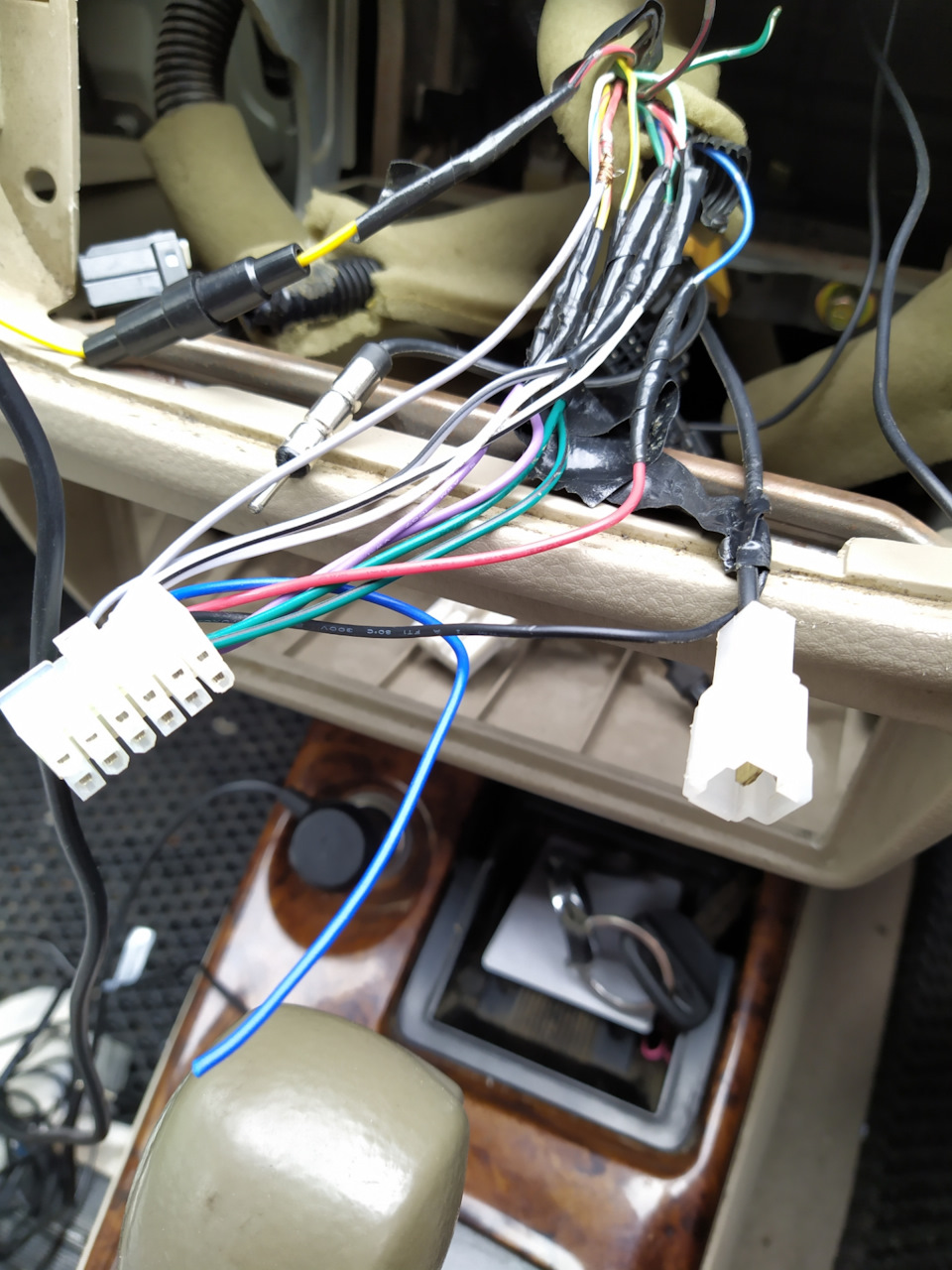 Старая проводка на скрутках — Mitsubishi Cedia