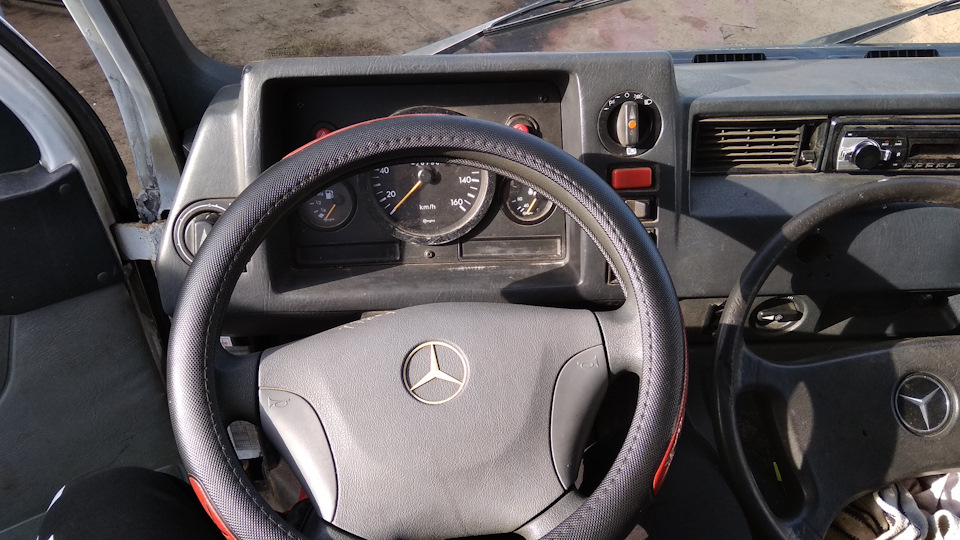 Как снять руль мерседес т1 Замена руля MB100 Эвакуатор - Mercedes-Benz MB100, 2,4 л, 1994 года своими рукам