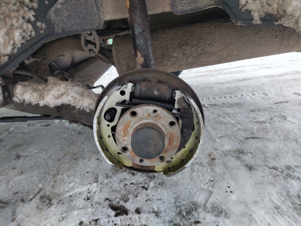 Замена задних тормозов на Гранте. — Lada Гранта лифтбек, 1,6 л, 2014 ...