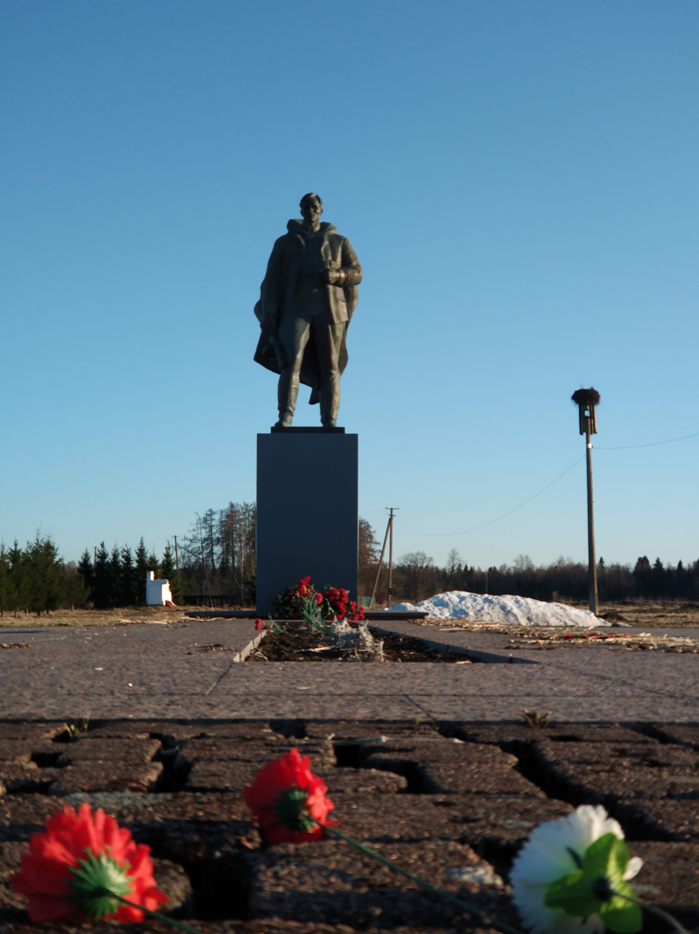 Большое заречье. Большое Заречье Ленинградская область мемориал. Мемориал большое Заречье русская Хатынь. Большое Заречье русская Хатынь в Ленинградской области. Ленинградская Хатынь деревня большое Заречье.