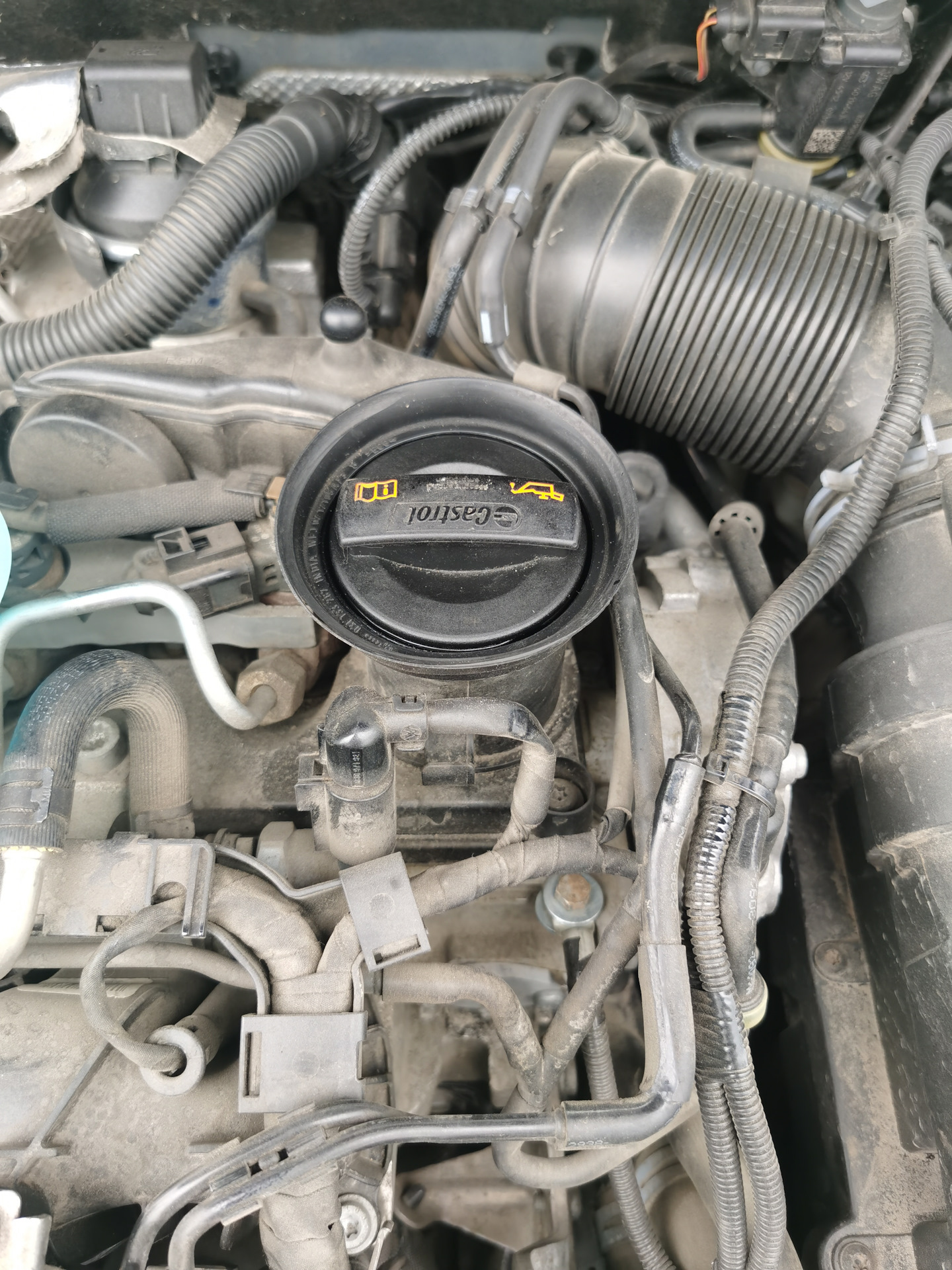 Защита от песка в маслозаливной горловине — Skoda Yeti, 2 л, 2013 года ...