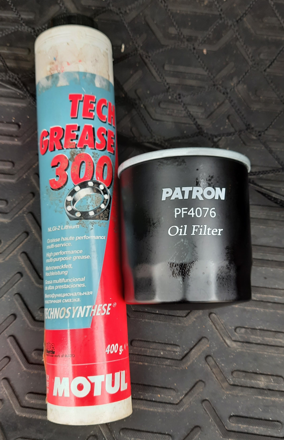 Motul tech grease 300 & Patron PF4076 — Nissan Murano II. Запчасти на фото: PF4076