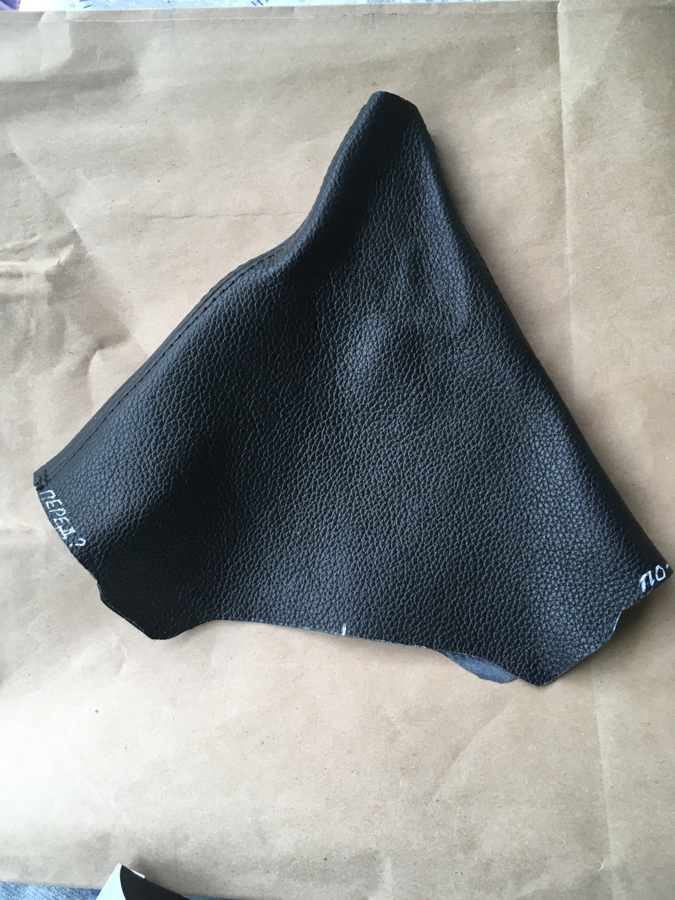 Кожаный чехол для МКПП — Volkswagen Passat Variant (B6)