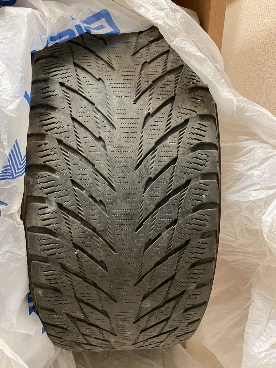 Hakkapelita R2 — Volkswagen Passat CC. Запчасти на фото: Nokian Tyres Hakkapeliitta R2