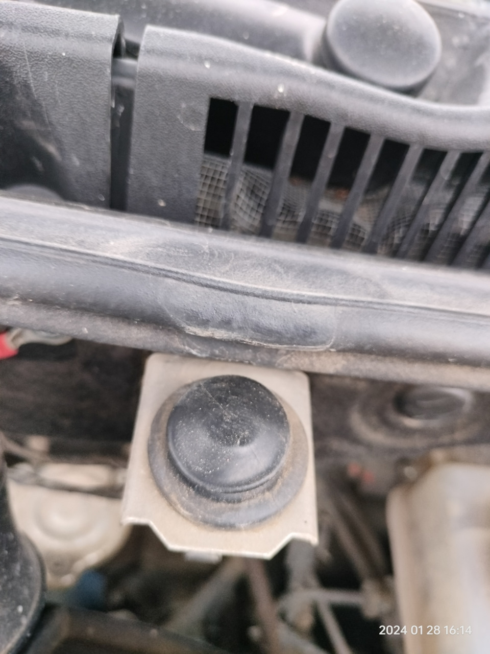 Замена пыльников концевиков дверей — Lada Гранта Лифтбек (2G), 1,6 л ...