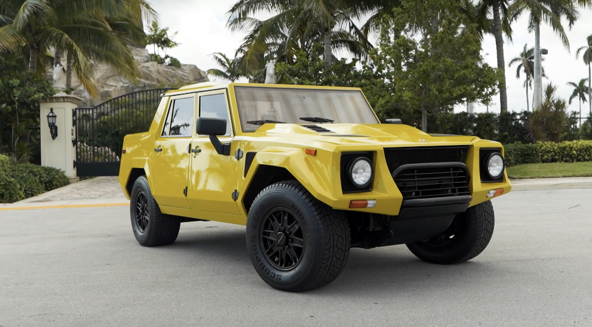 День с итальянским УАЗиком за 35 млн — самые интересные фишки Lamborghini  LM002 — «Видеосюжеты» на DRIVE2