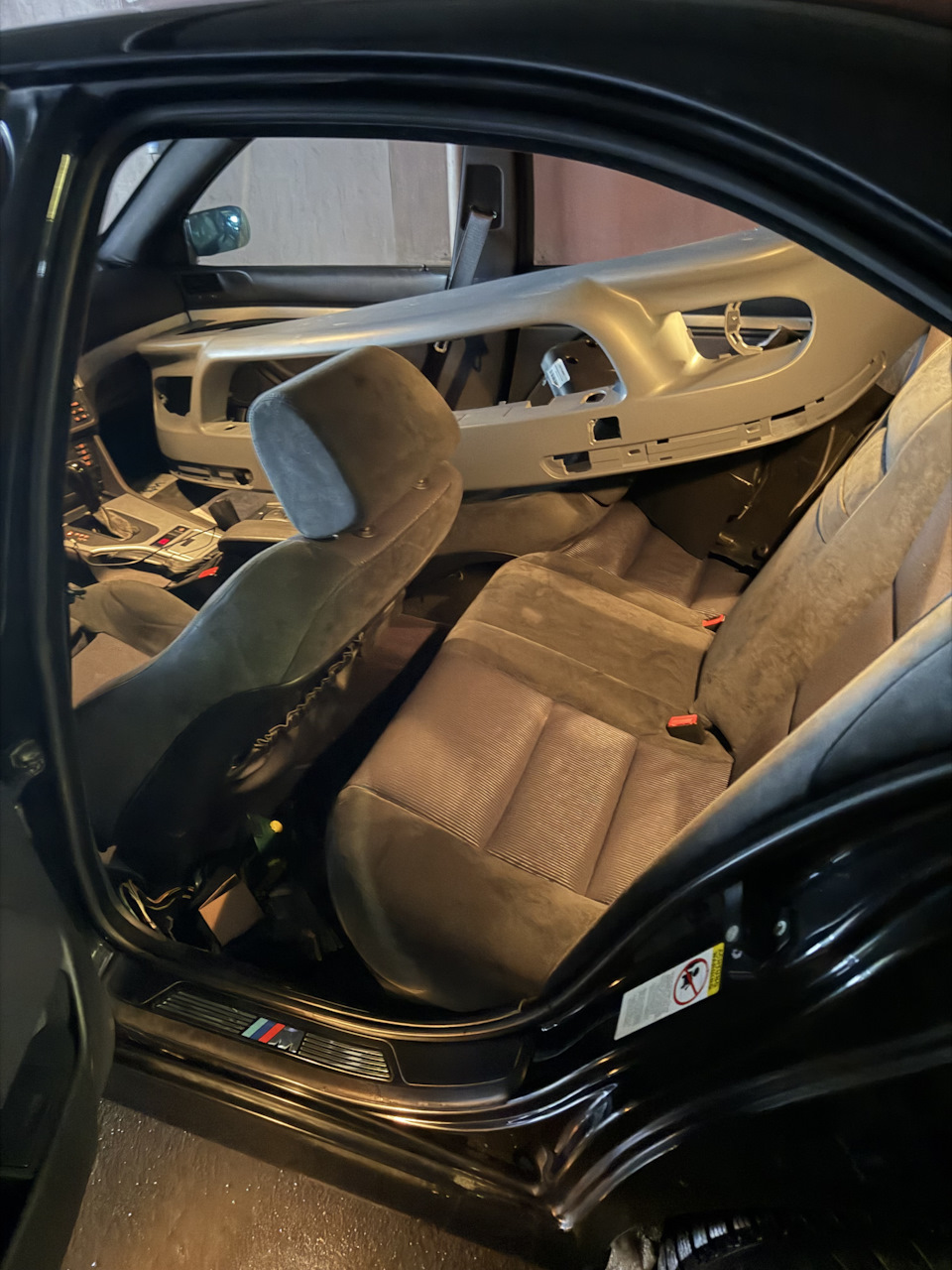 Крышка багажника и еще некоторые запчасти были во второй машине — BMW 5 series (E39)