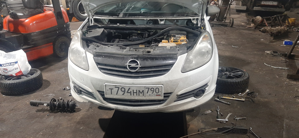 Замена опорников и стоек стабилизатора — Opel Corsa D, 1,4 л, 2008 года ...