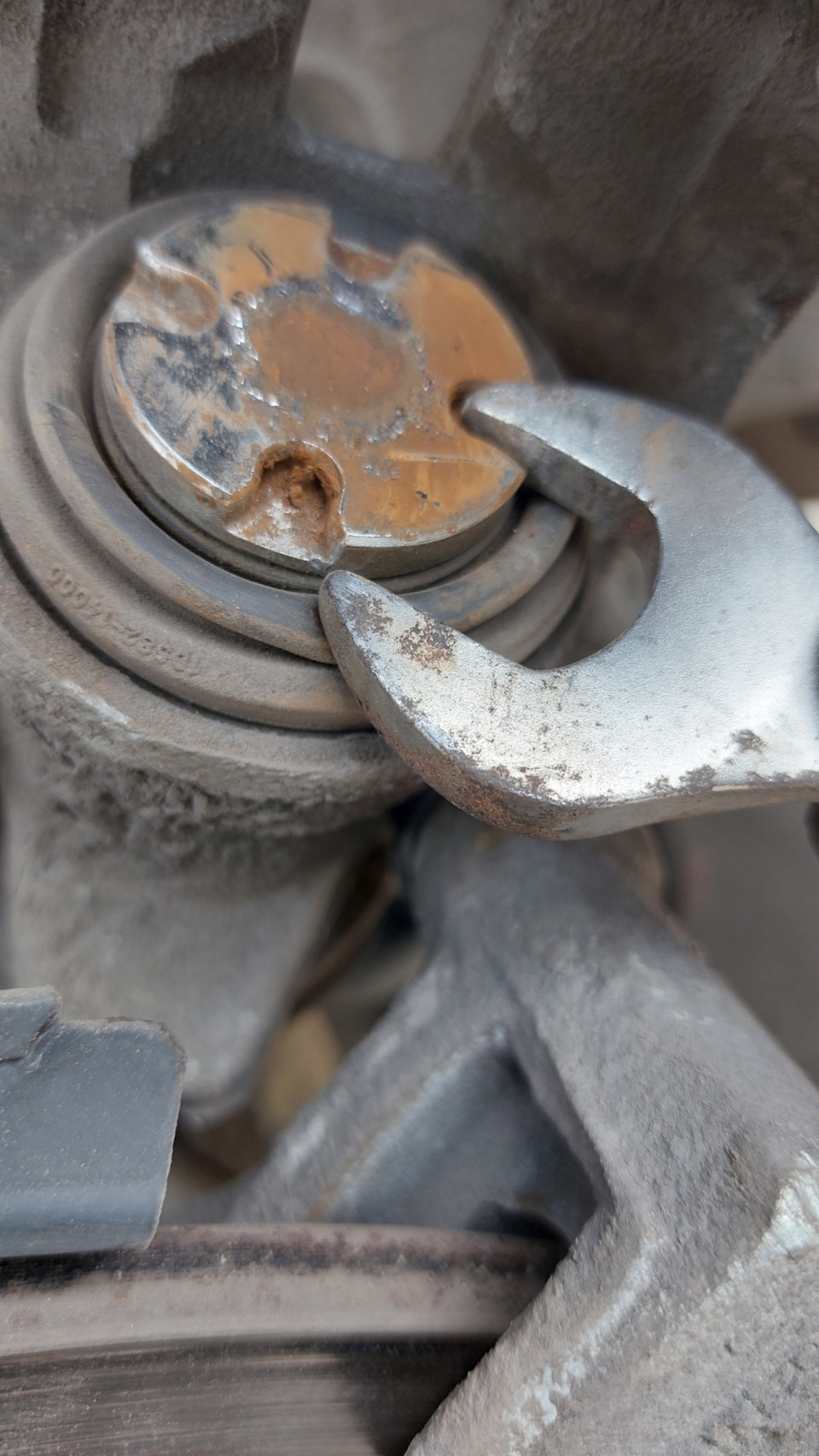 Замена колодок, с электронным ручником. — KIA Optima (4G), 2 л, 2019 ...