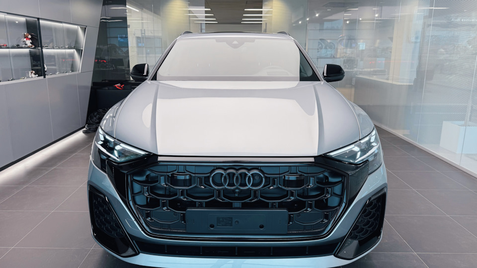 Audi Q8 Dolomite Silver