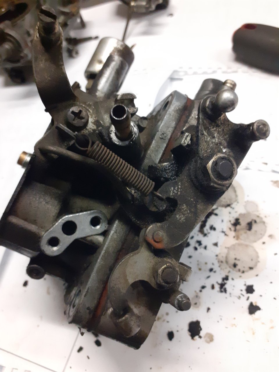 Пенвмопривод заслонки в порядке — Lada 21043