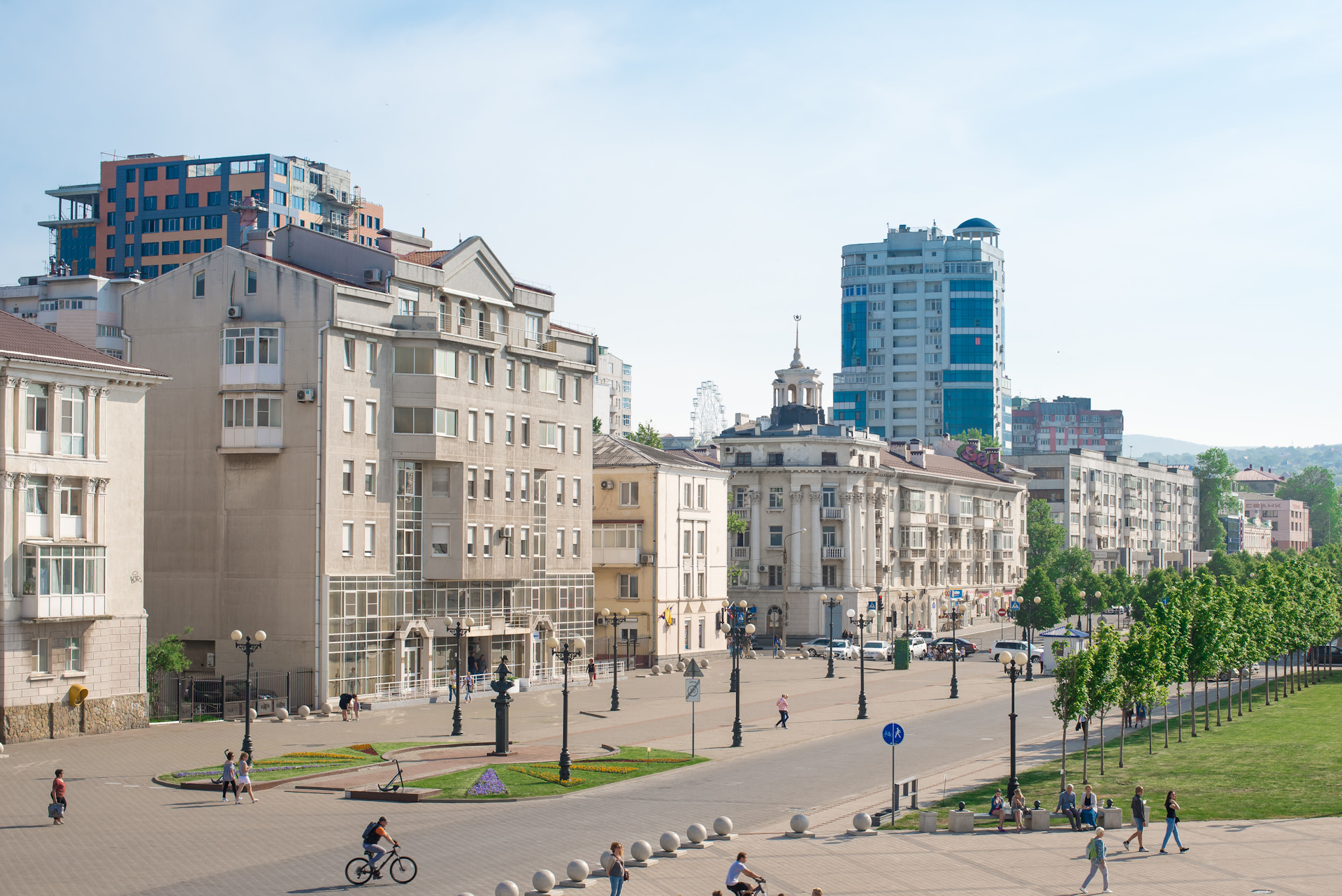 Новороссийск центр. Новороссийск. Новороссийск город центр города. Новороссийск Серебряковская улица городской дом.